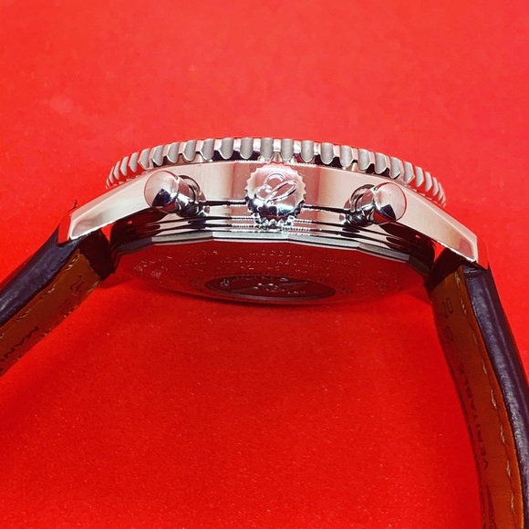 **SOLD**Breitling Navitimer World - Picture 7 of 8